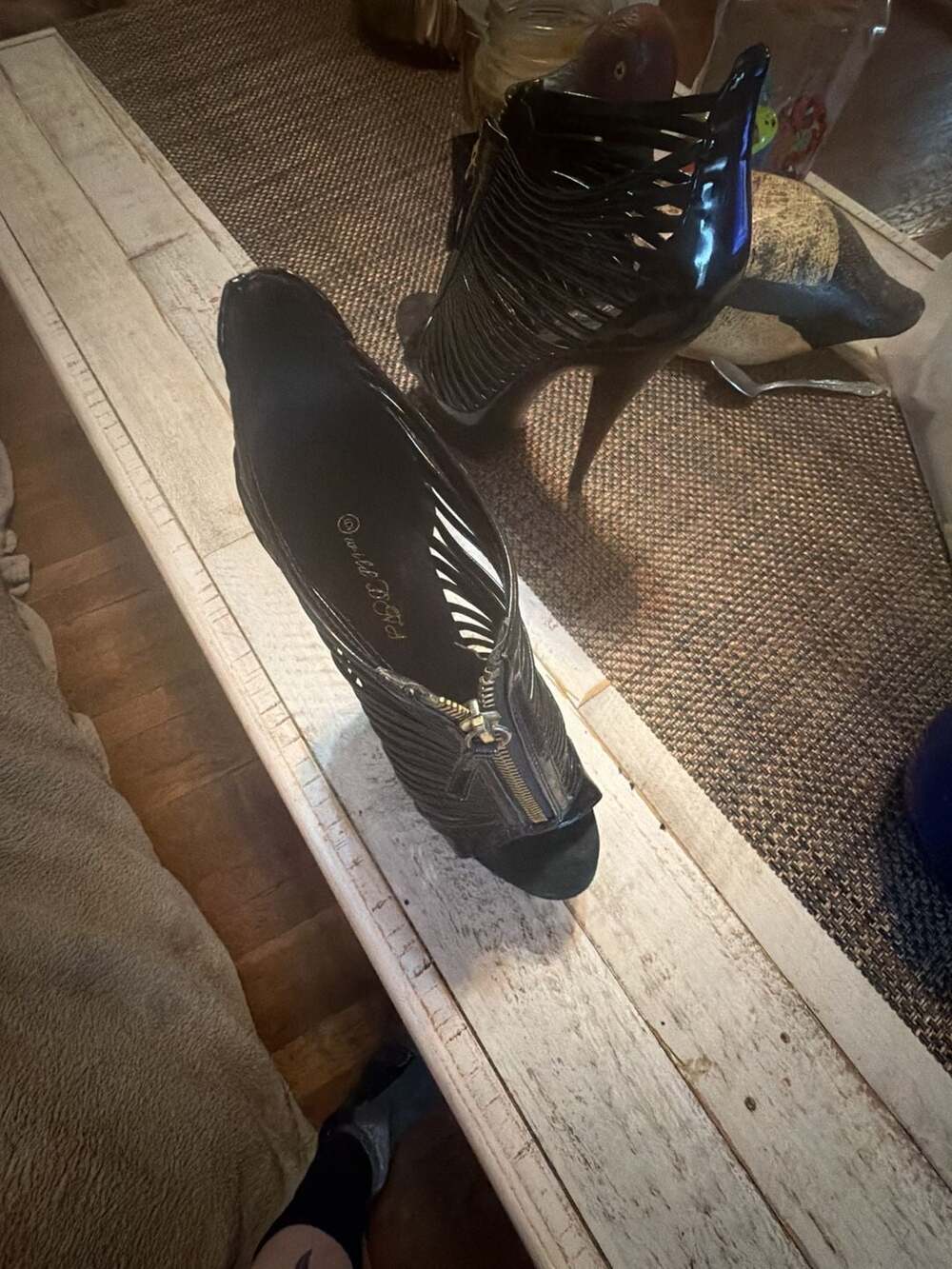 Wild Diva Black Patent Strappy Peep Toe Stiletto Heels Size 6